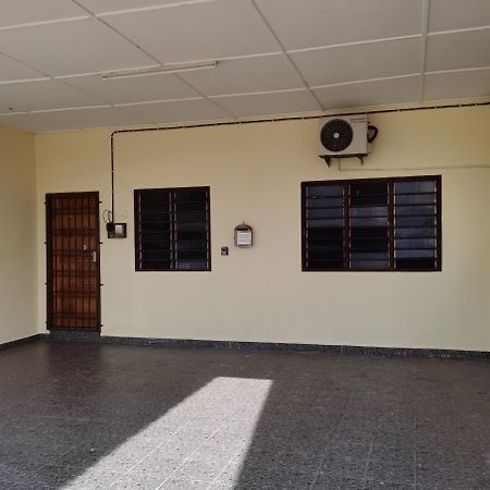 Homestay Che Wan Kuantan Esterno foto